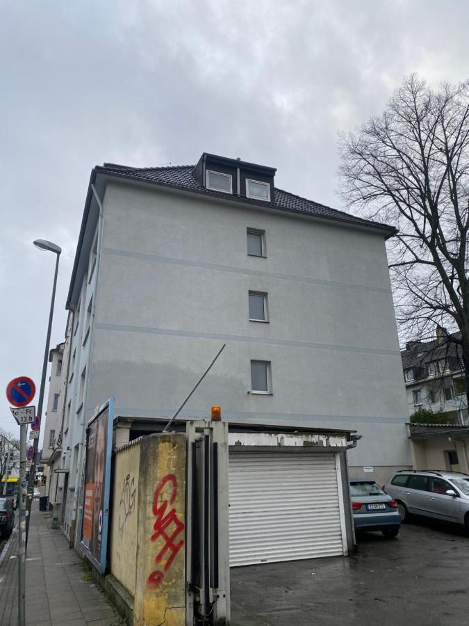 Riesen Bett, Strassenbahn Vor Der Tuer, Beste Lage, Nah Zur Messe, Keine Rechnungen Essen Bagian luar foto